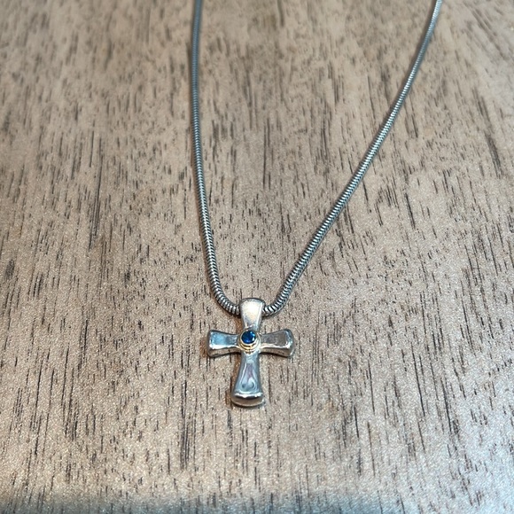 Lagos cross caviar necklace - Picture 3 of 7